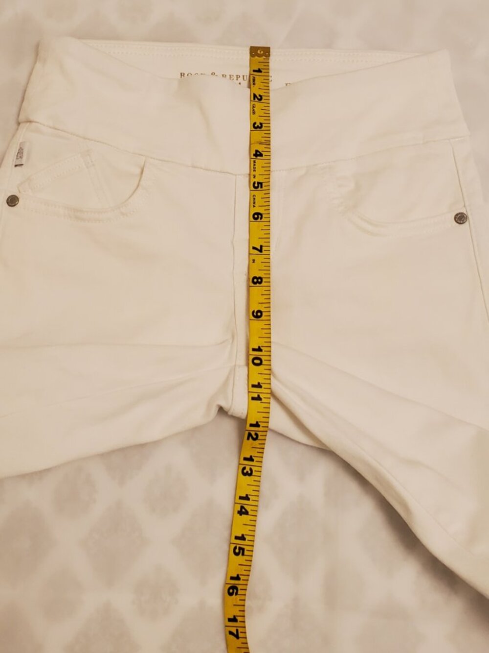 Rock & Republic Fever Mid-Rise Bermuda Pull-On White Denim Jean Shorts - 2M - Picture 13 of 16